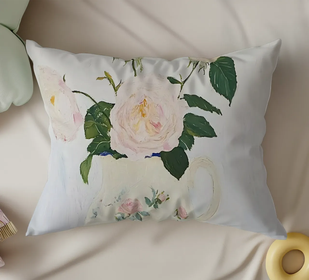 Rose in vaso, fiori, poster floreale, pittura d'epoca cuscino da Little Lila