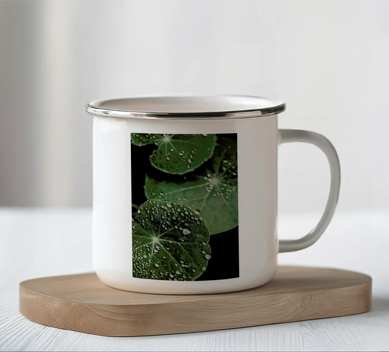 Nasturtium Leaves tazza in smalto da Ingrid Beddoes