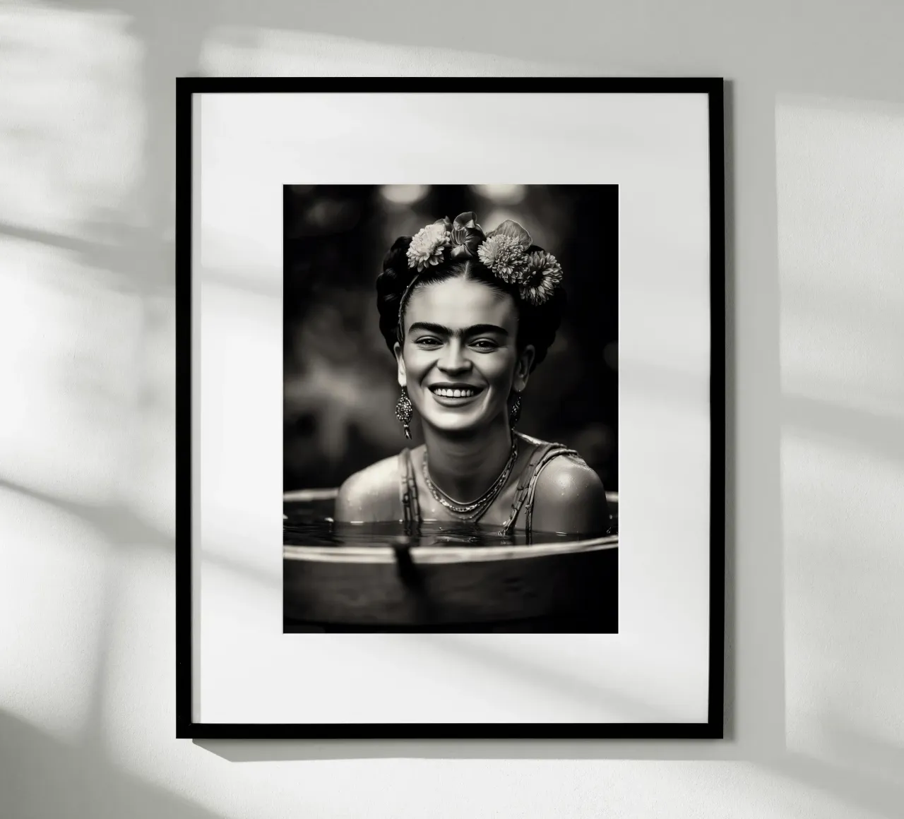 Frida Kahlo nella vasca da bagno | Digitale bianco e nero poster da Autofocus