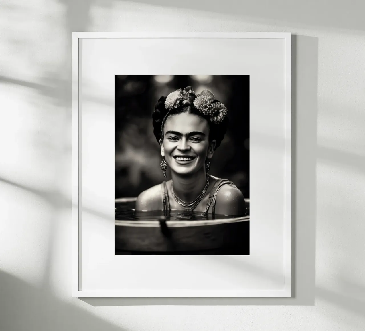 Frida Kahlo nella vasca da bagno | Digitale bianco e nero poster da Autofocus