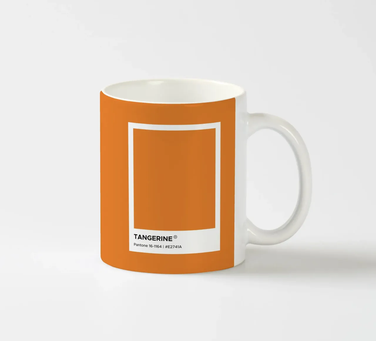 Mandarino Pantone tazza in ceramica da Paigaam Studio