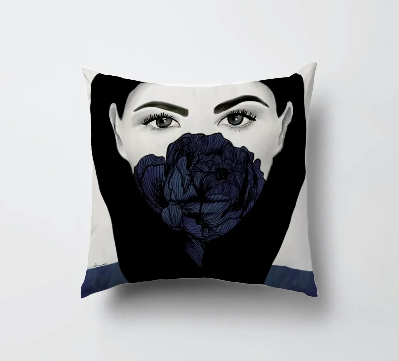 Thylane decorative cushion by Ramona Russu
