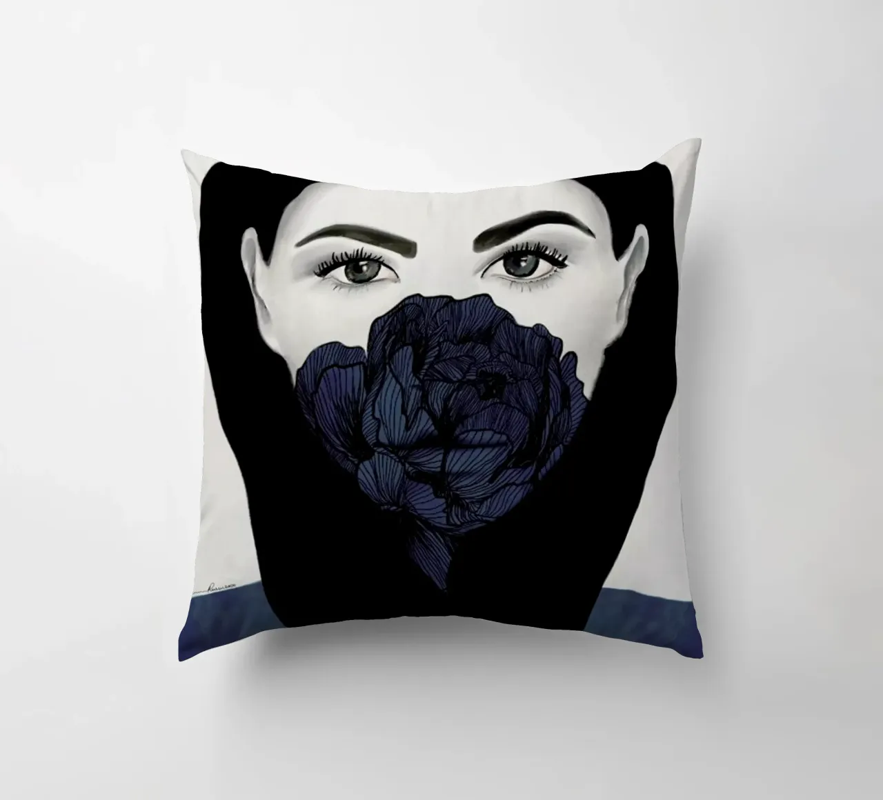 Thylane decorative cushion by Ramona Russu