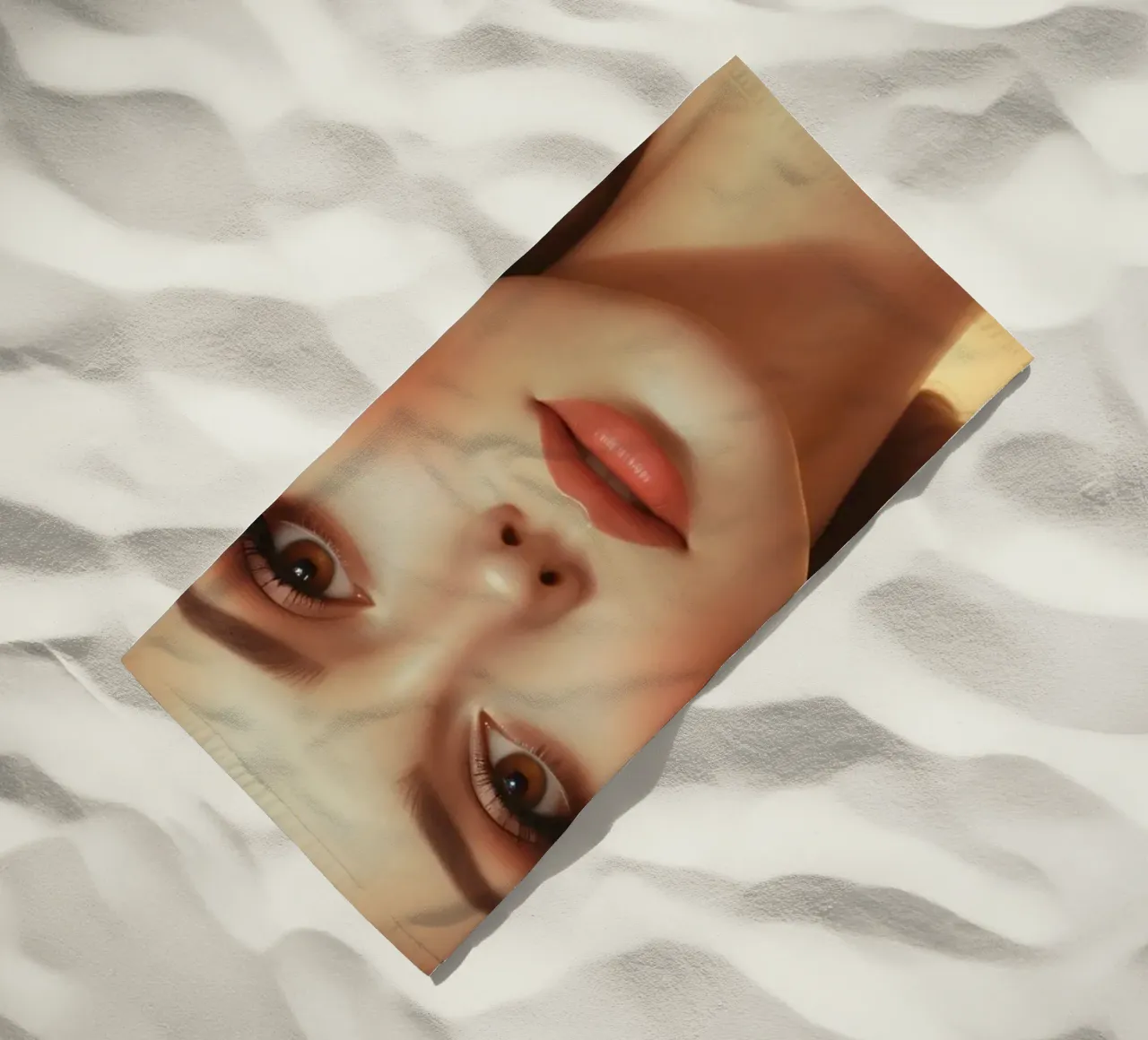 Classico ritratto retrò di donna con eleganti riccioli telo mare da DesignDoodle