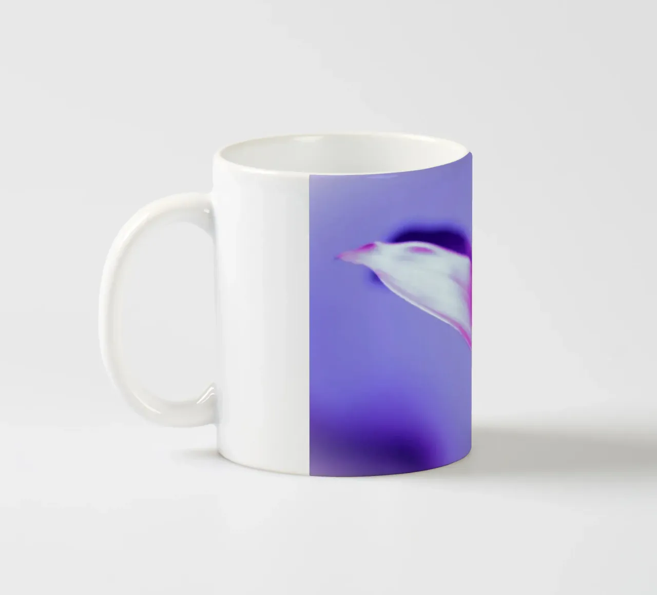 Fogli Fotografia in luce nera tazza in ceramica da Alexandra Joseph Fotomomente