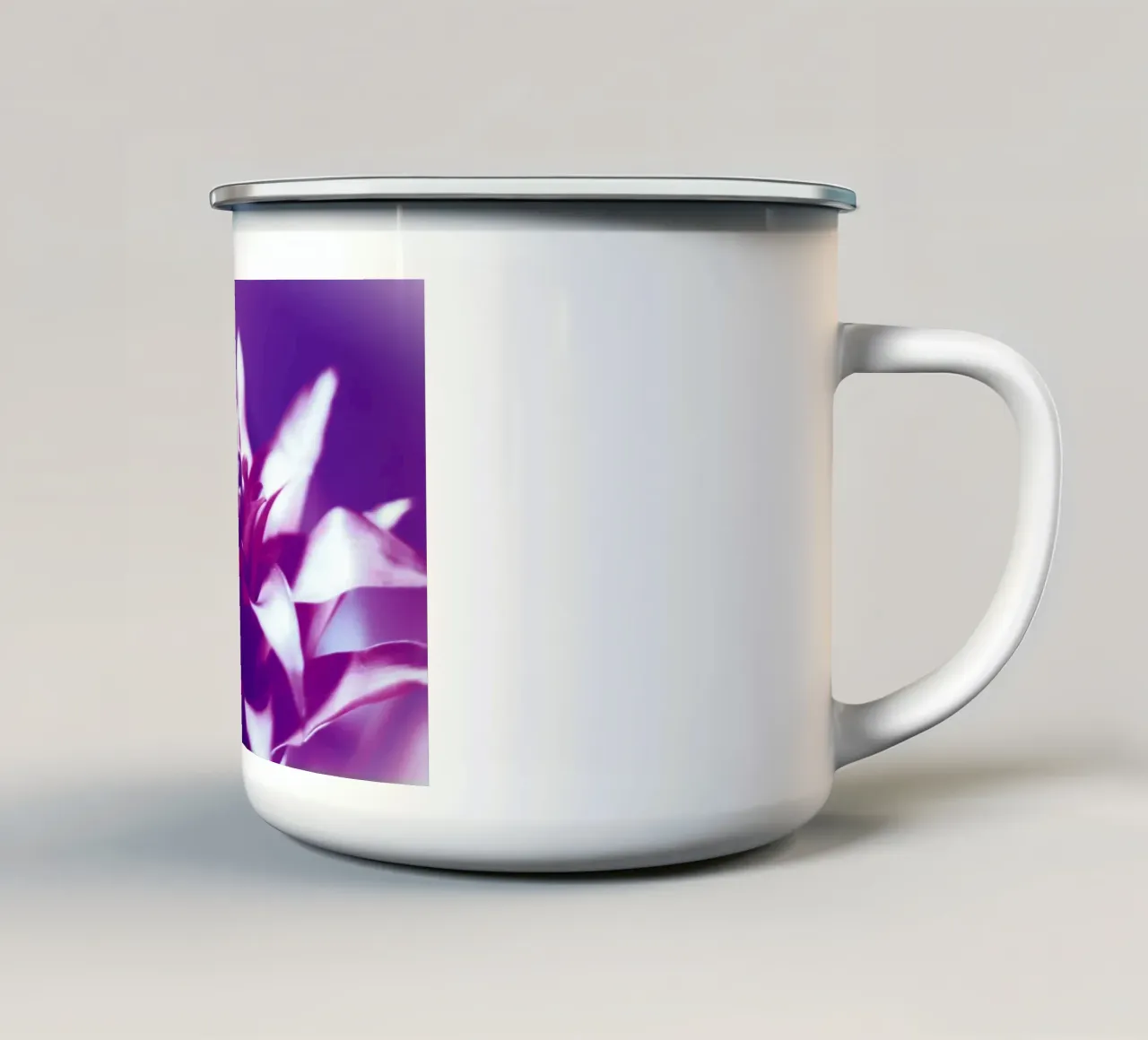 Lady Violett tazza in smalto da Alexandra Joseph Fotomomente