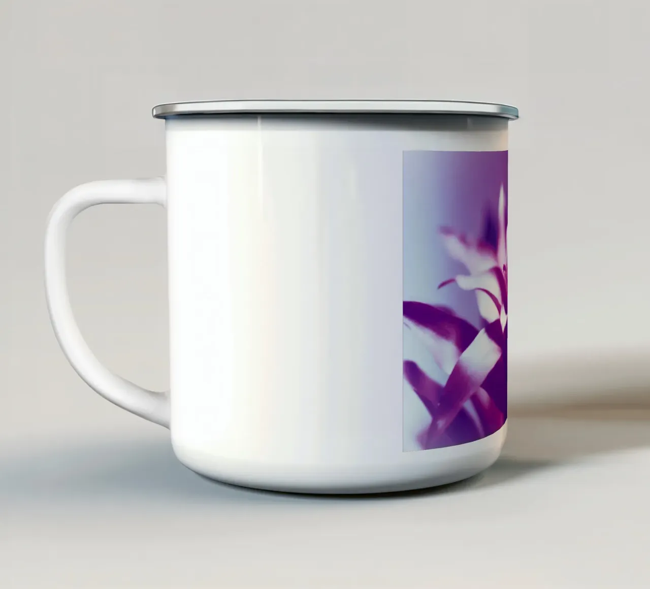 Lady Violett tazza in smalto da Alexandra Joseph Fotomomente