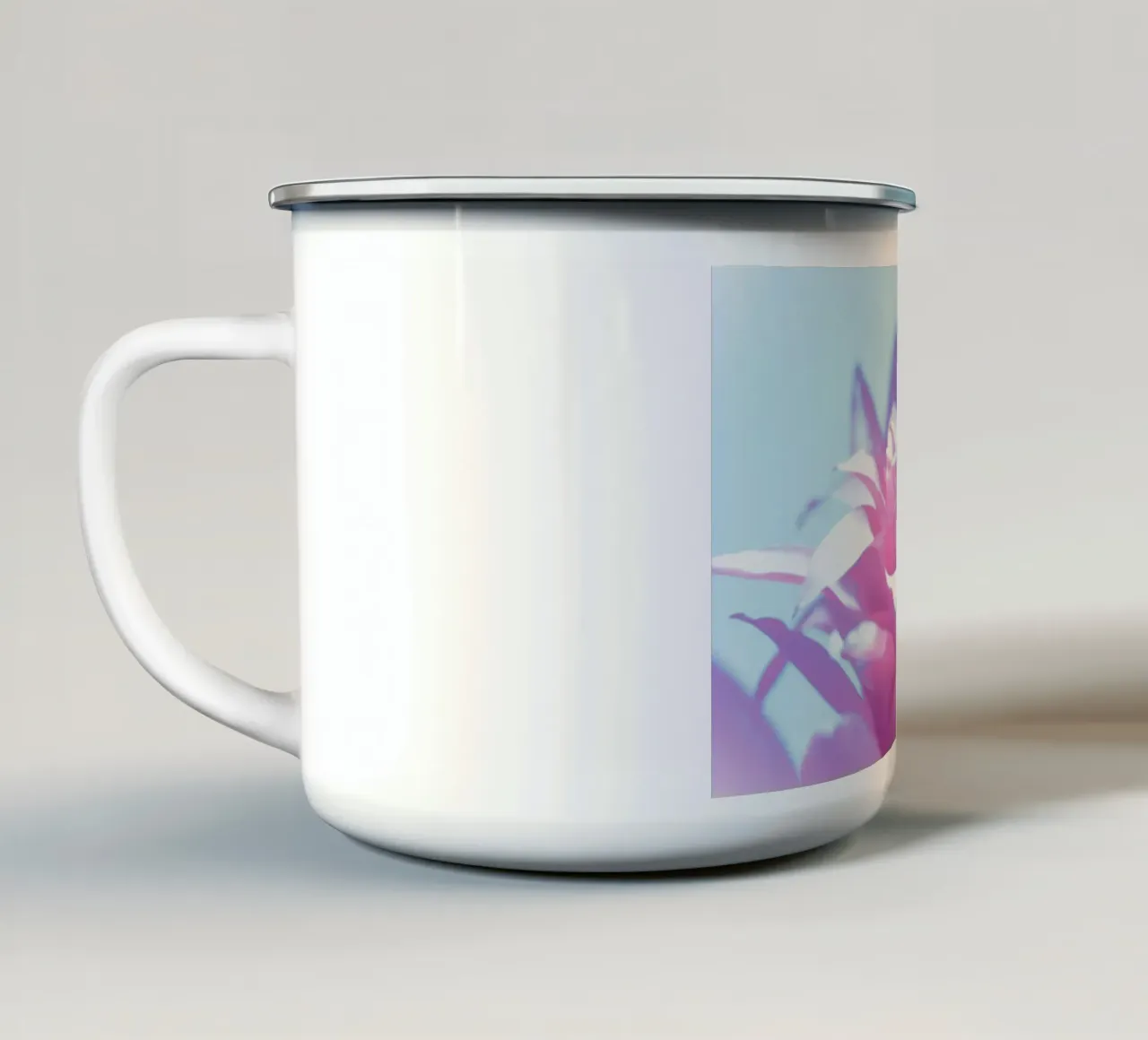 Luce soffusa tazza in smalto da Alexandra Joseph Fotomomente