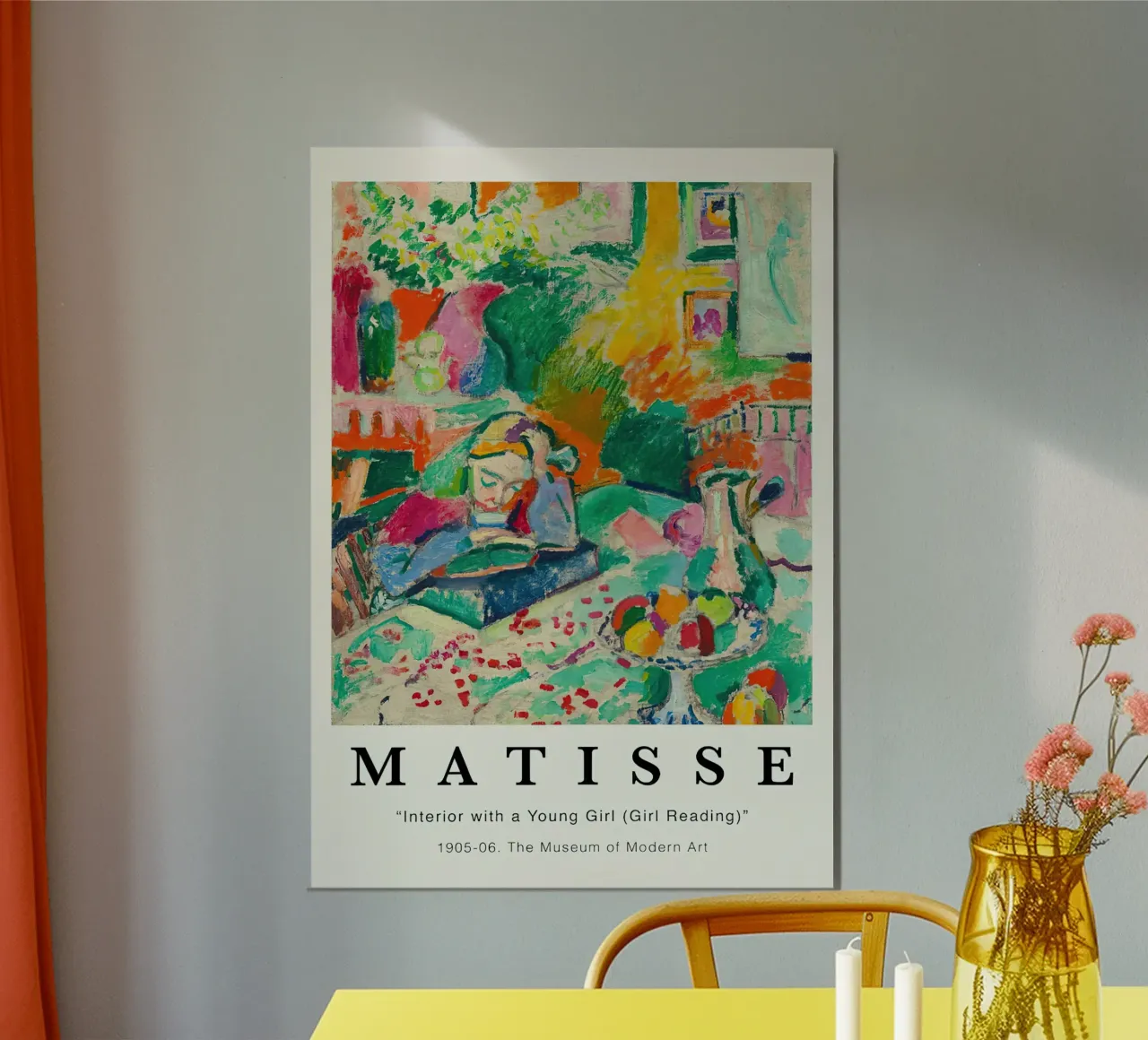 Henri Matisse Interno con giovane ragazza che legge poster con telaio in legno da MinaHome