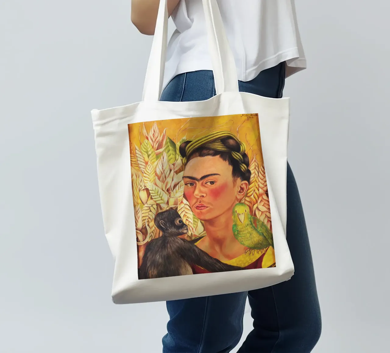 Autoritratto di Frida Kahlo con scimmia e pappagallo borsa in juta da Venus Art
