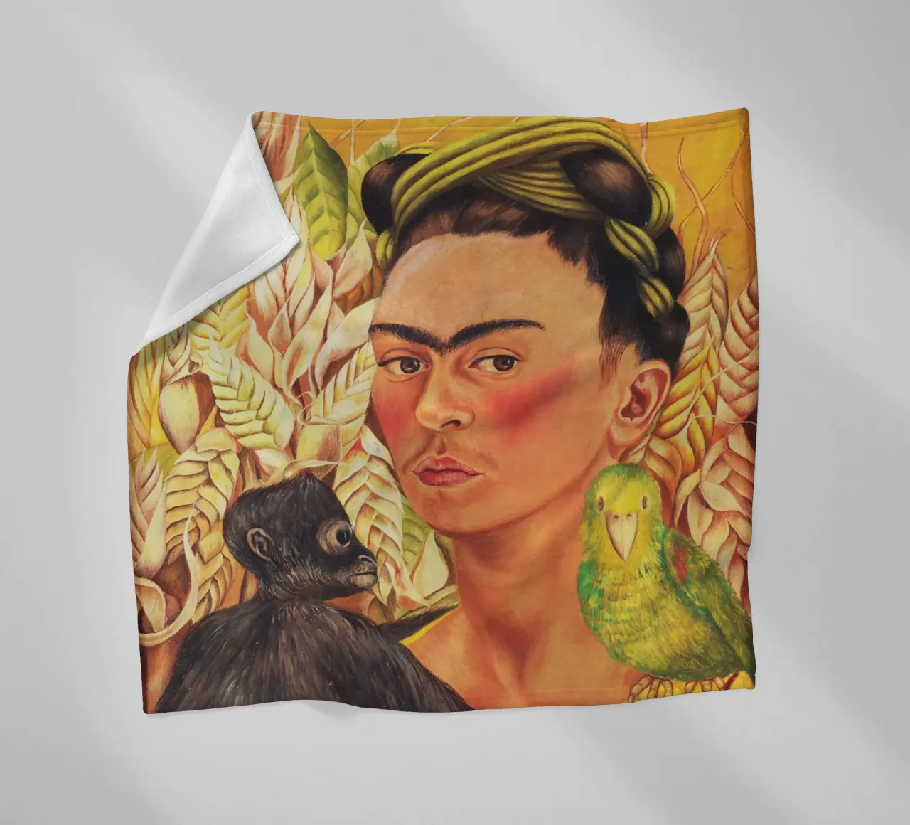 Autoritratto di Frida Kahlo con scimmia e pappagallo coperta in pile da Venus Art