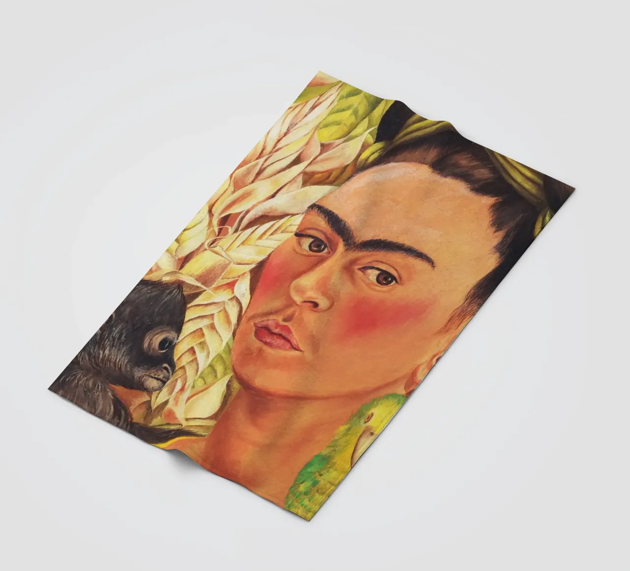Autoritratto di Frida Kahlo con scimmia e pappagallo coperta in pile da Venus Art