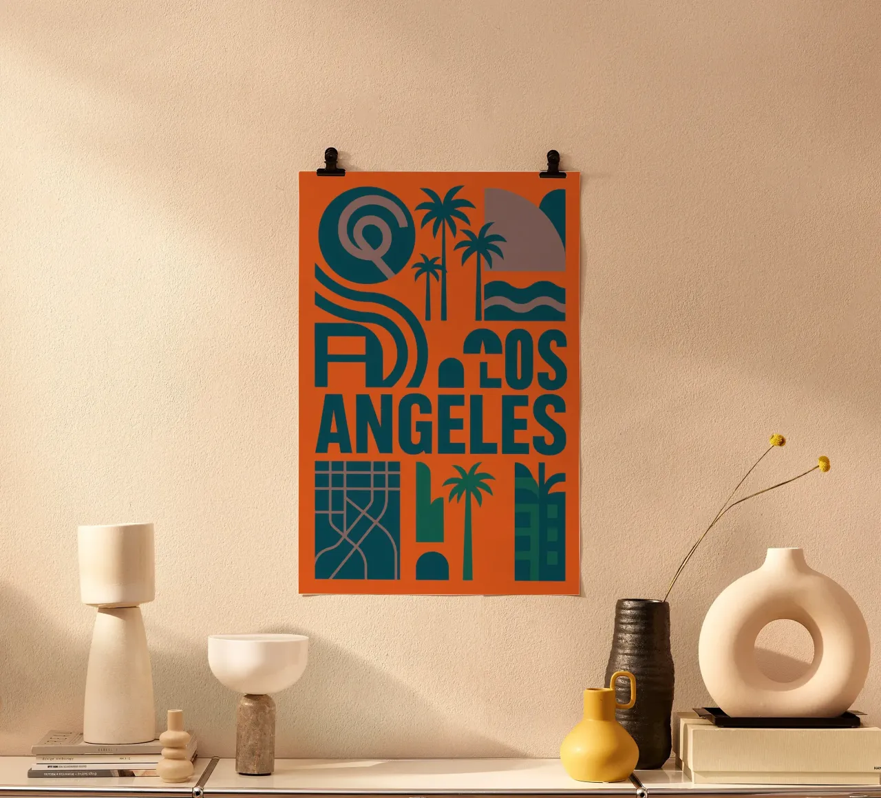 os Angeles - Una versione grafica dell'icona californiana poster con telaio in legno da JETLAG | affiches voyage