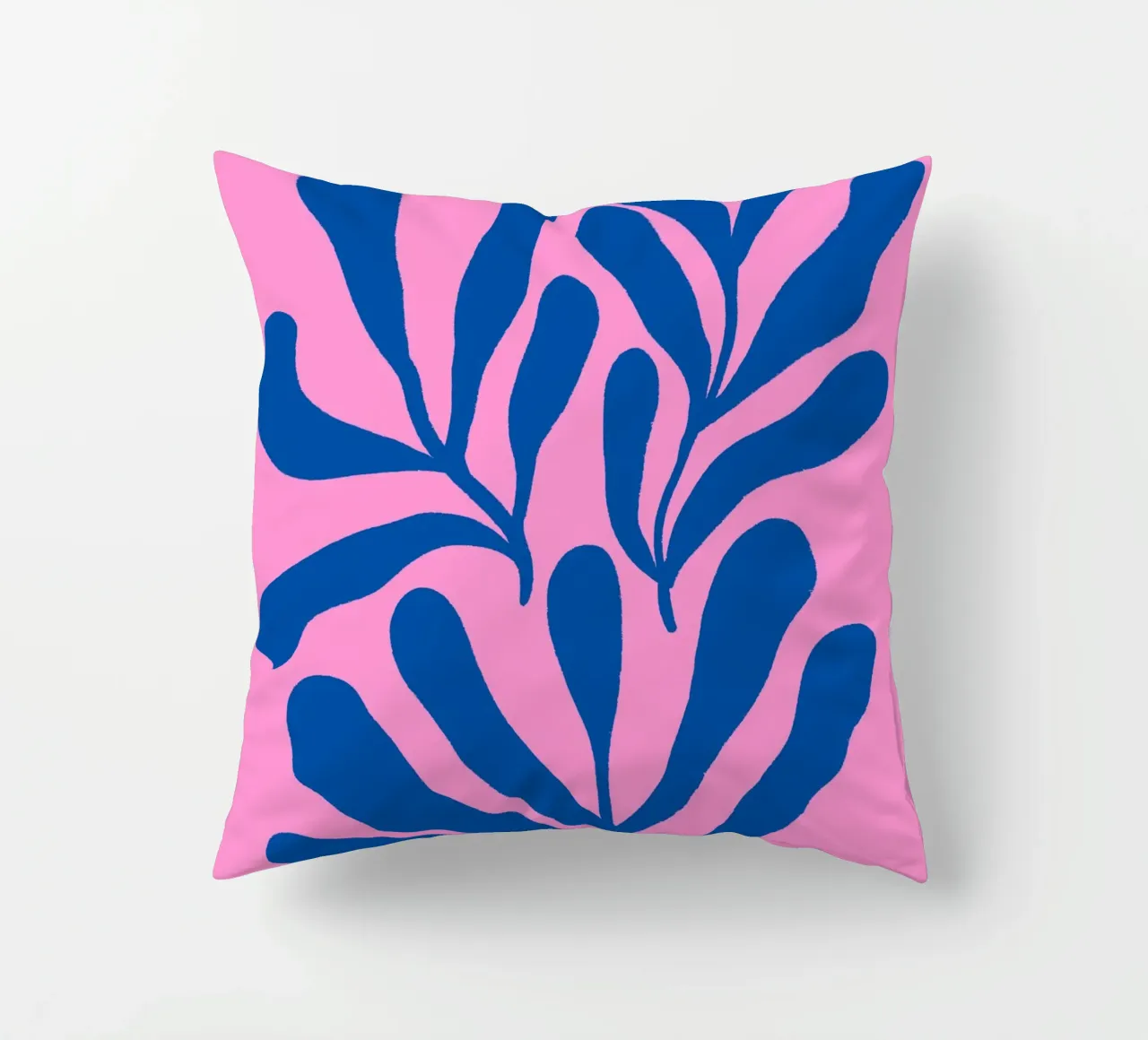Branches colorées - rose et bleu coussin de Wackapacka