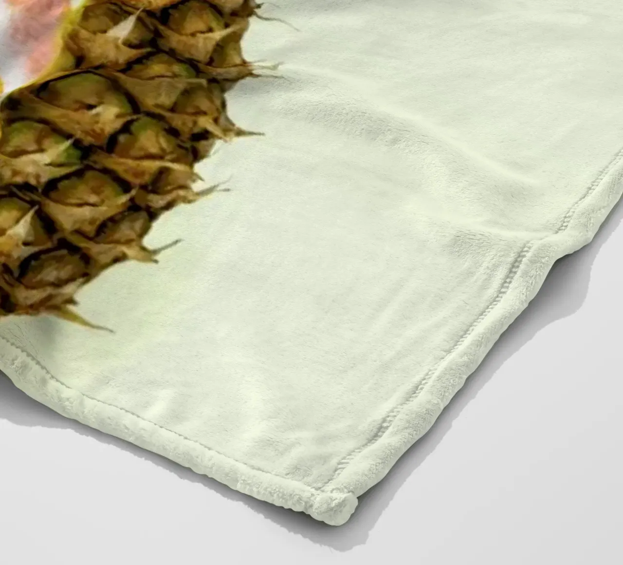 Pineapple Cake Fleecedecke von Paul Fuentes Design