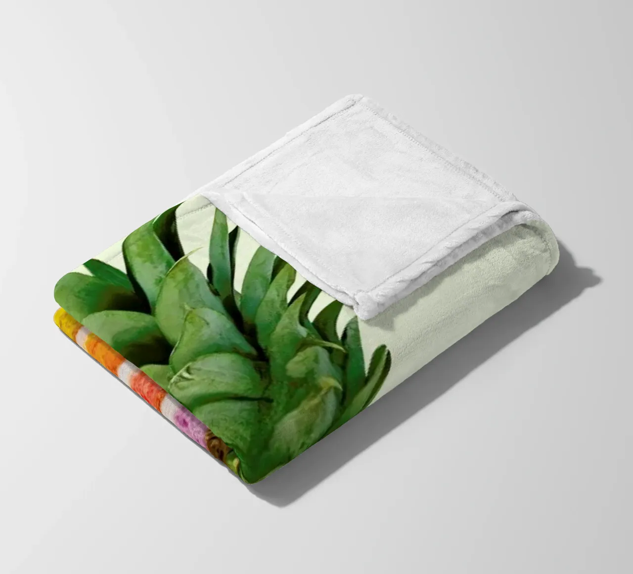 Pineapple Cake Fleecedecke von Paul Fuentes Design