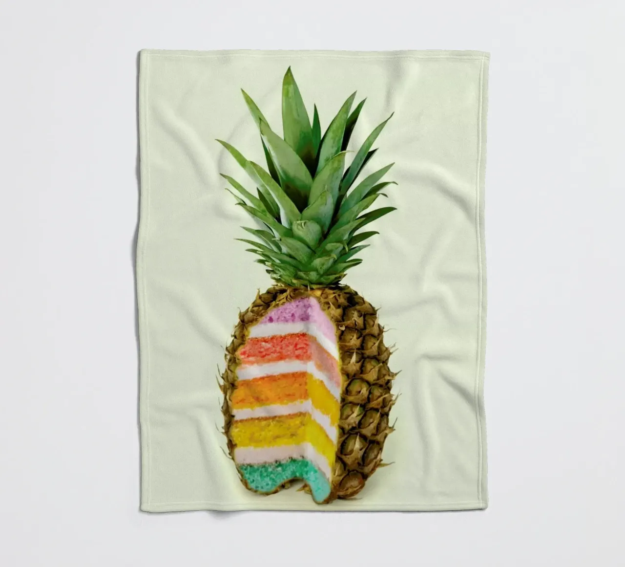 Pineapple Cake Fleecedecke von Paul Fuentes Design