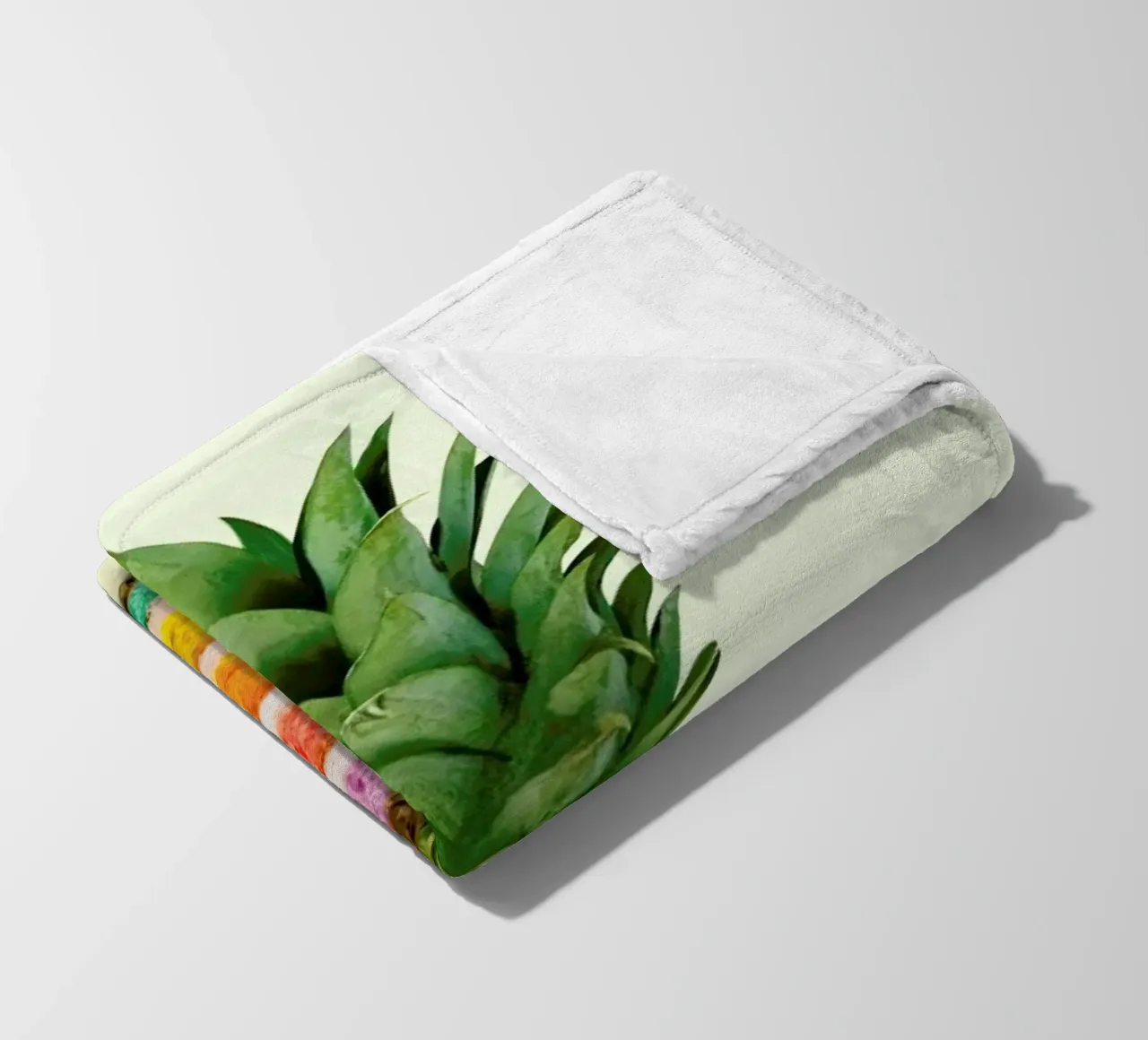 Pineapple Cake Fleecedecke von Paul Fuentes Design