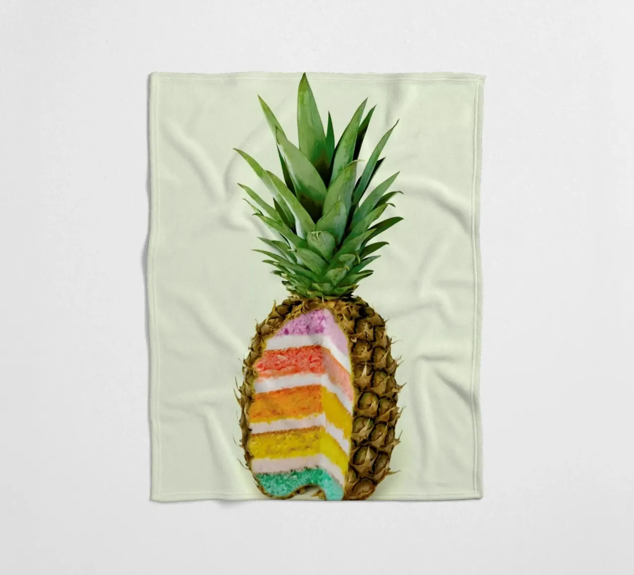 Pineapple Cake Fleecedecke von Paul Fuentes Design