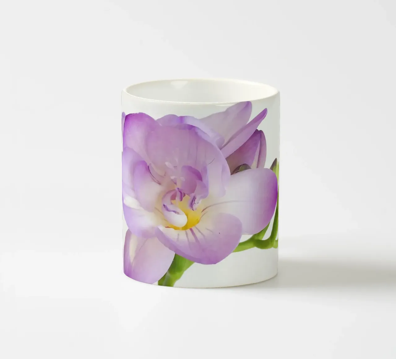 Fiore viola tazza in ceramica da Cassia Beck Photography