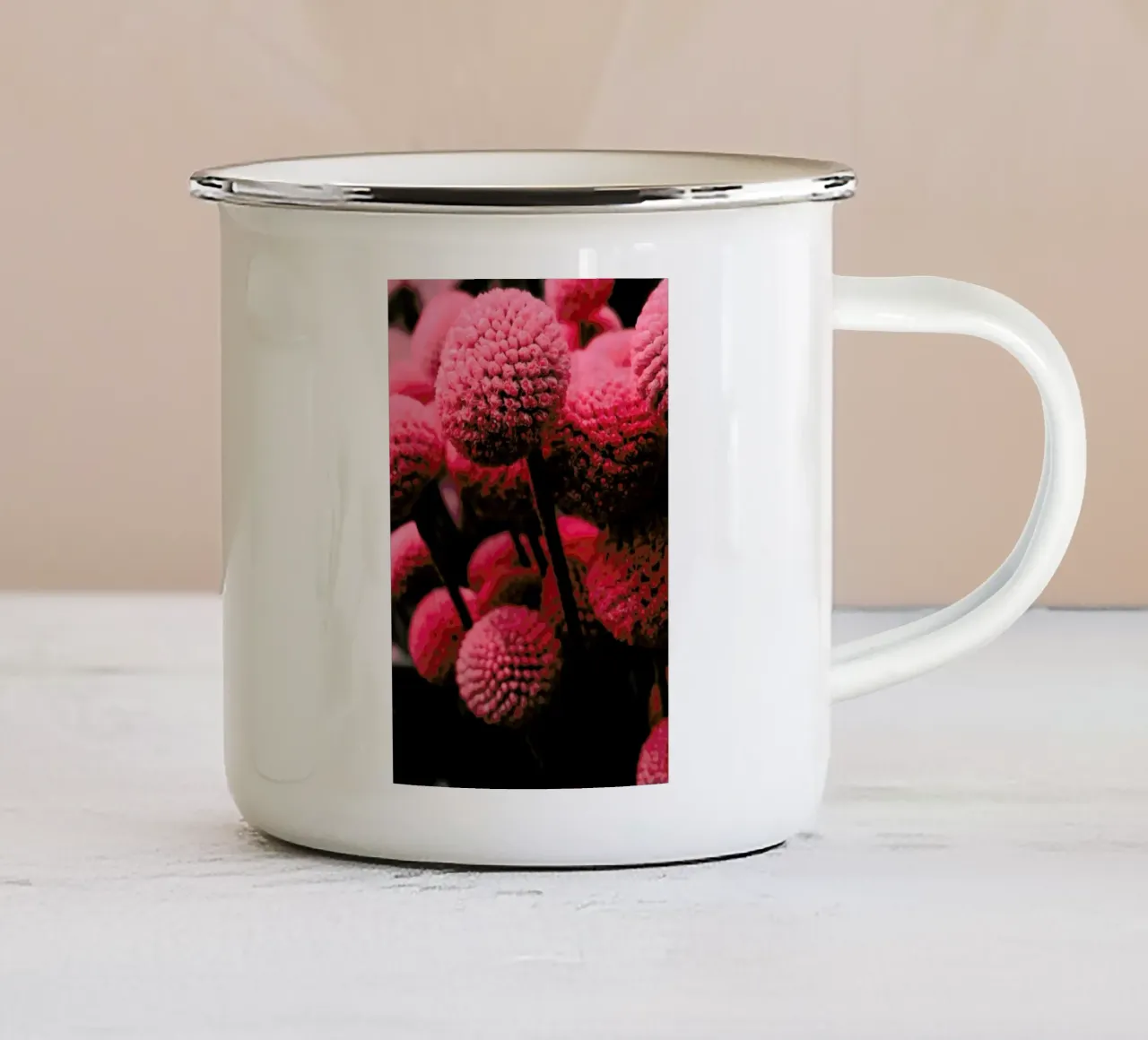 Pink Bommels tazza in smalto da Sebastian Hilgetag