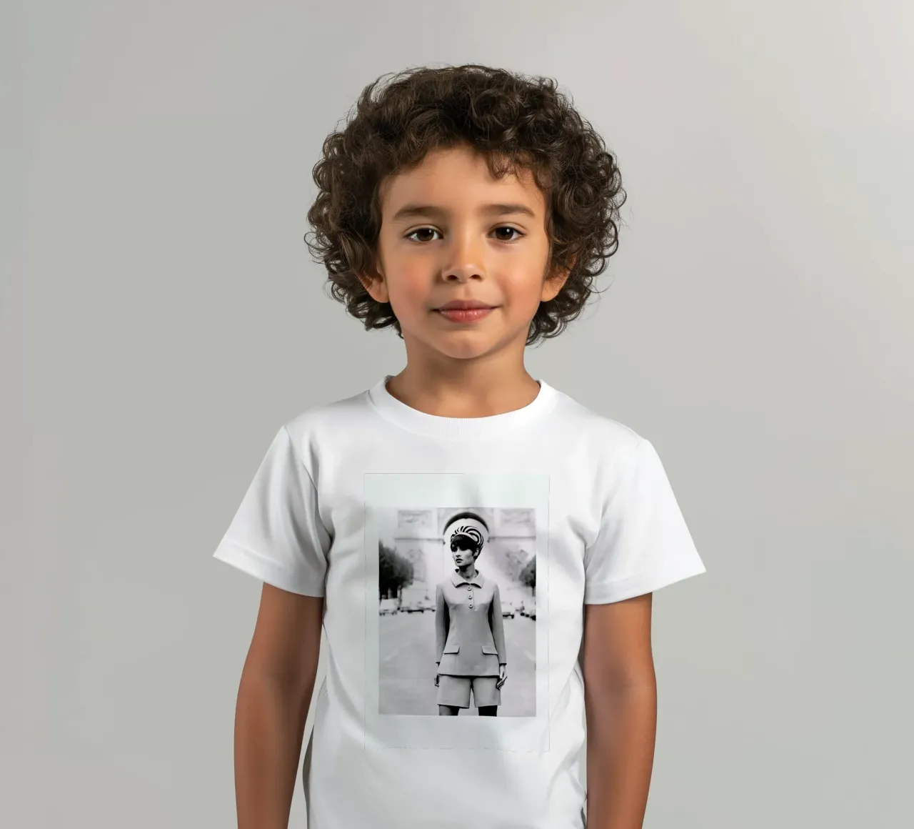 Outfit created by Pierre Balmain for airline hostesses of the future. t-shirt bambini da Gallery Print and Art Limited