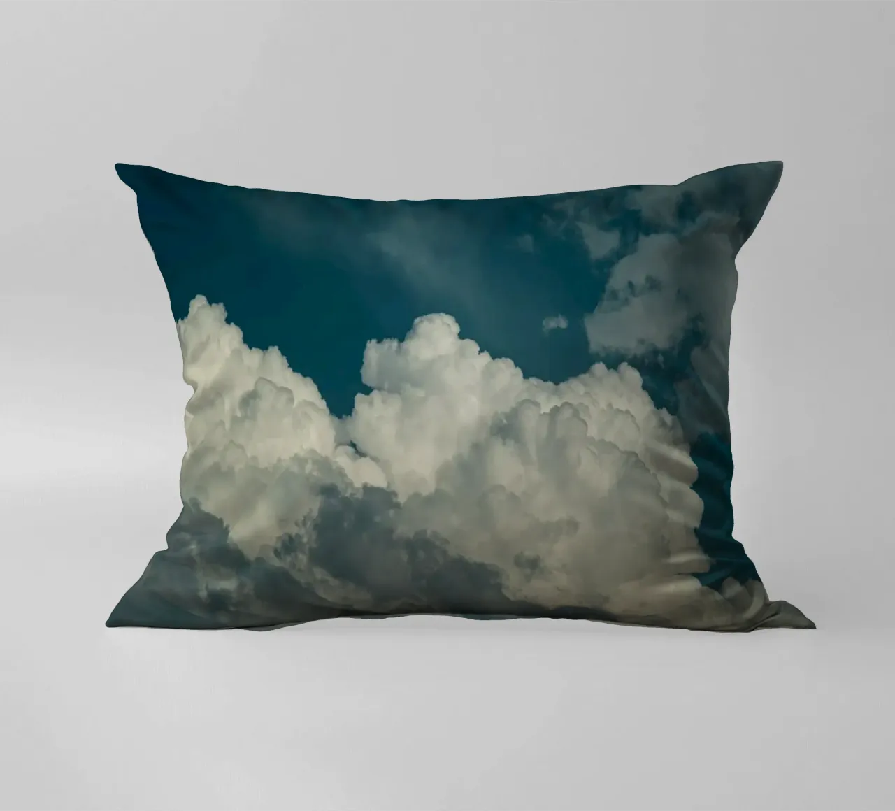 Big Puffy Clouds cuscino da wowhannahphotos
