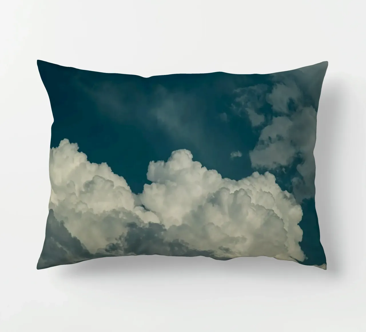 Big Puffy Clouds cuscino da wowhannahphotos