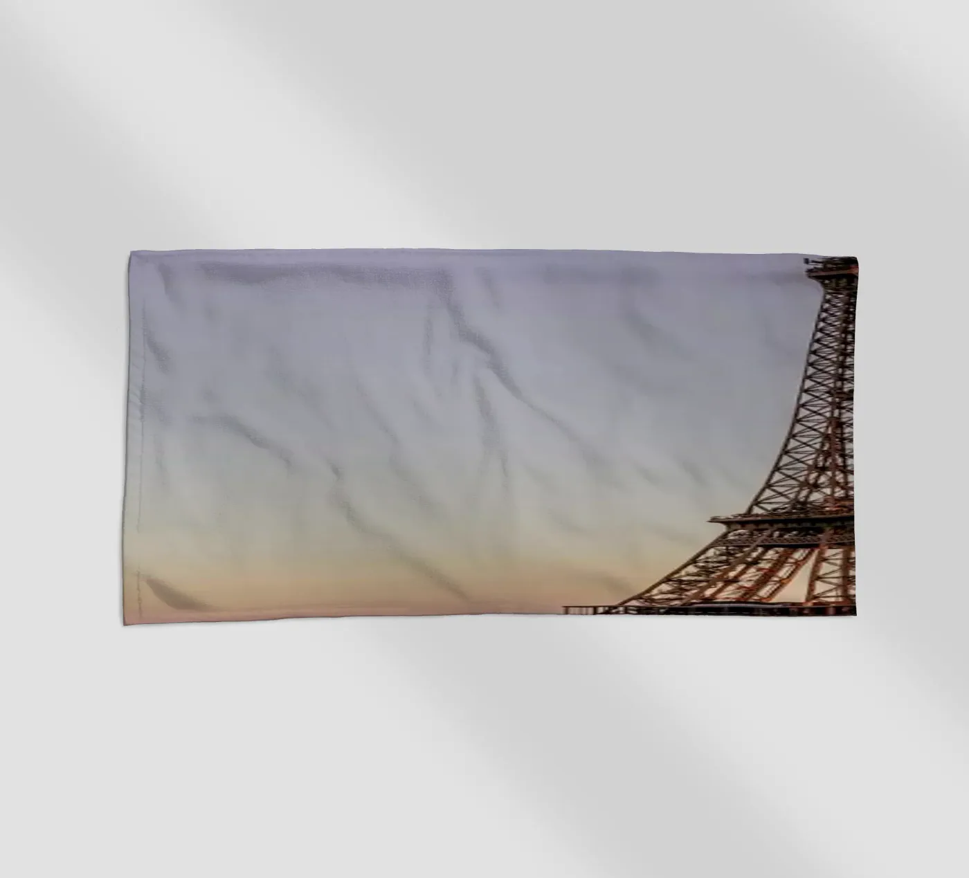 Tour Eiffel Sunset Strandtuch von Magdalena Martin Photography