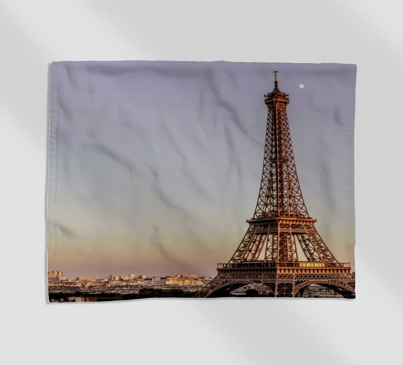 Tour Eiffel Sunset Strandtuch von Magdalena Martin Photography