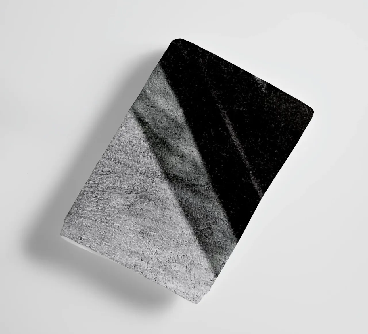 Abstract – Black And White Surface asciugamano da bagno da Sebastian Hilgetag