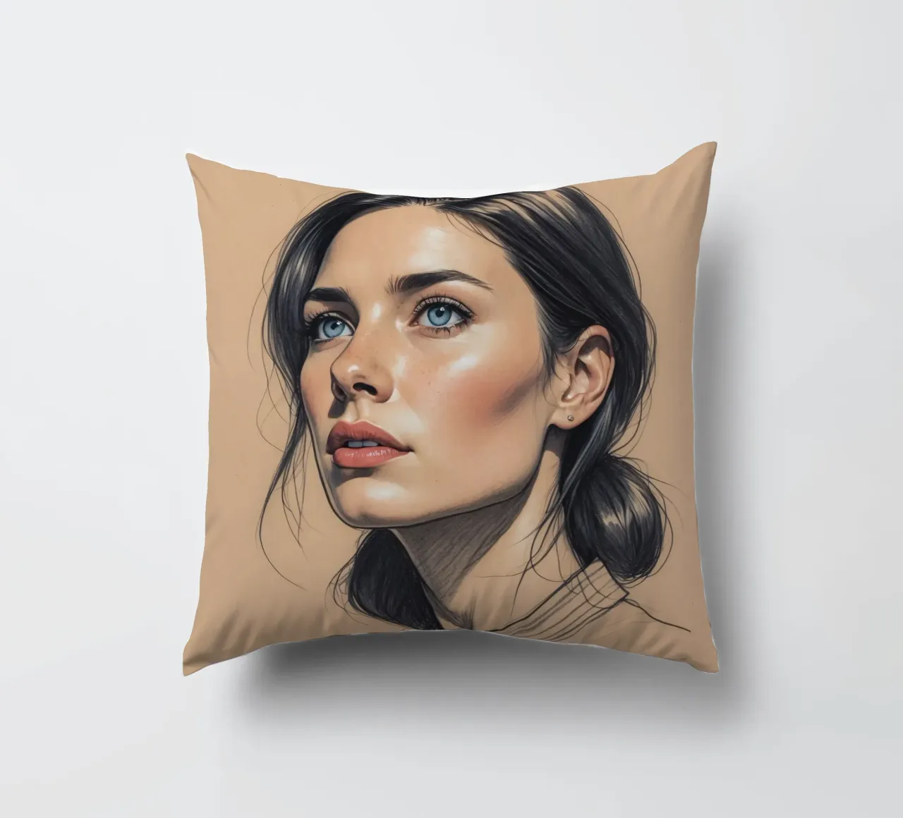 Ritratto di una donna con suggestivi occhi azzurri e capelli eleganti cuscino da DesignDoodle