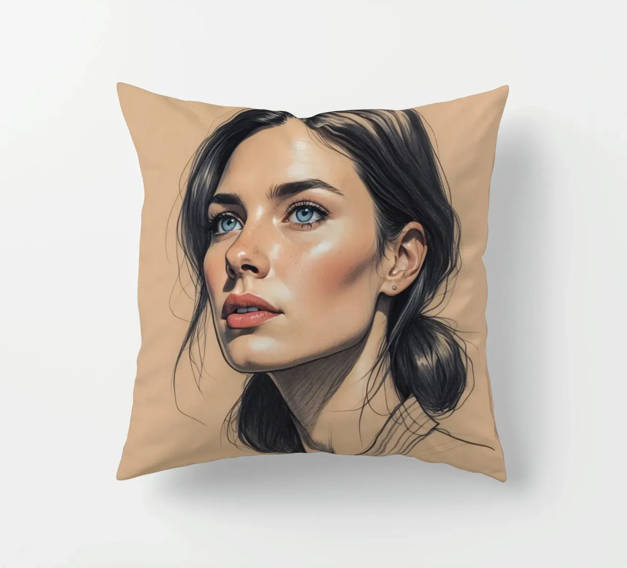 Ritratto di una donna con suggestivi occhi azzurri e capelli eleganti cuscino da DesignDoodle