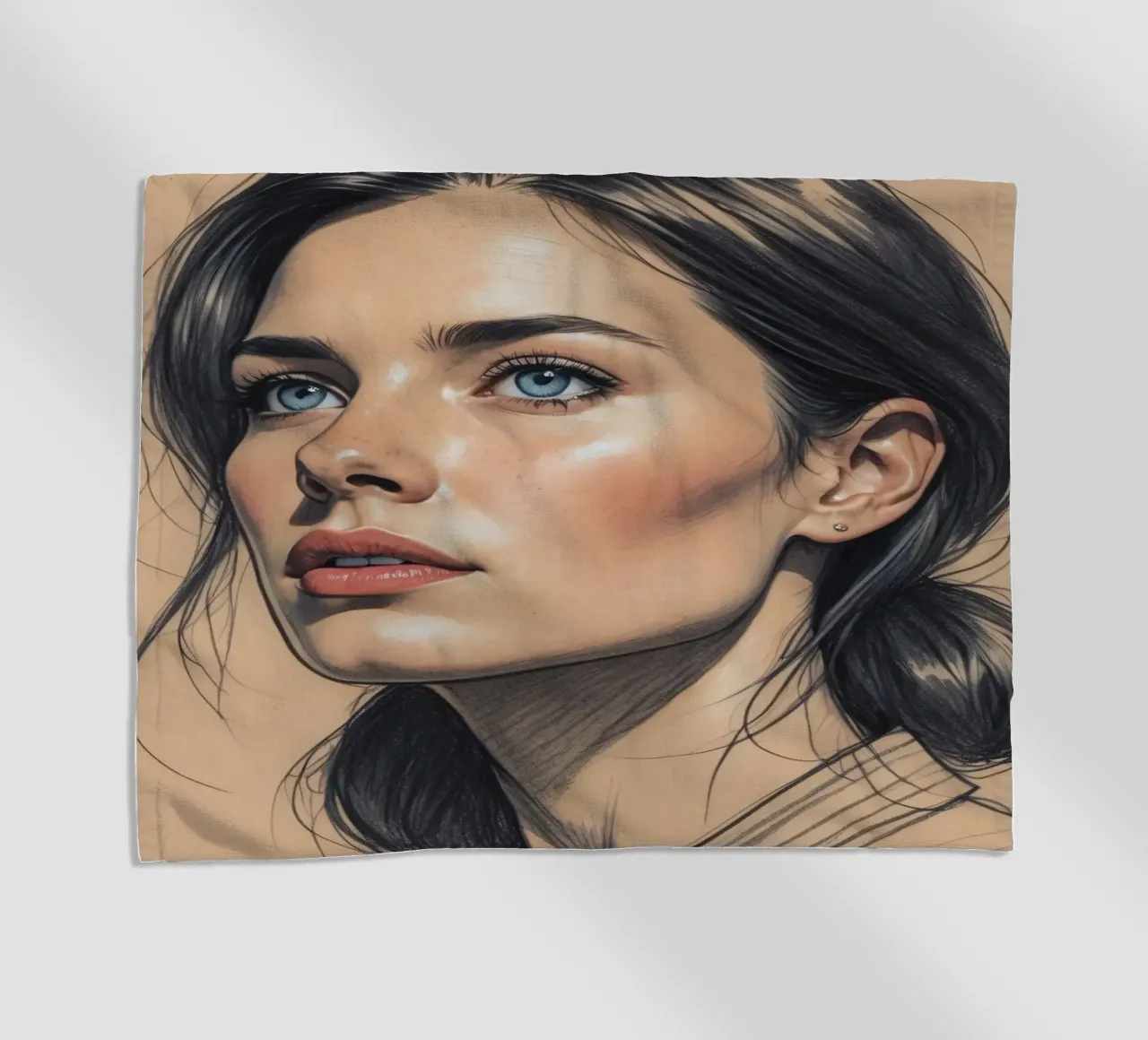 Ritratto di una donna con suggestivi occhi azzurri e capelli eleganti telo mare da DesignDoodle