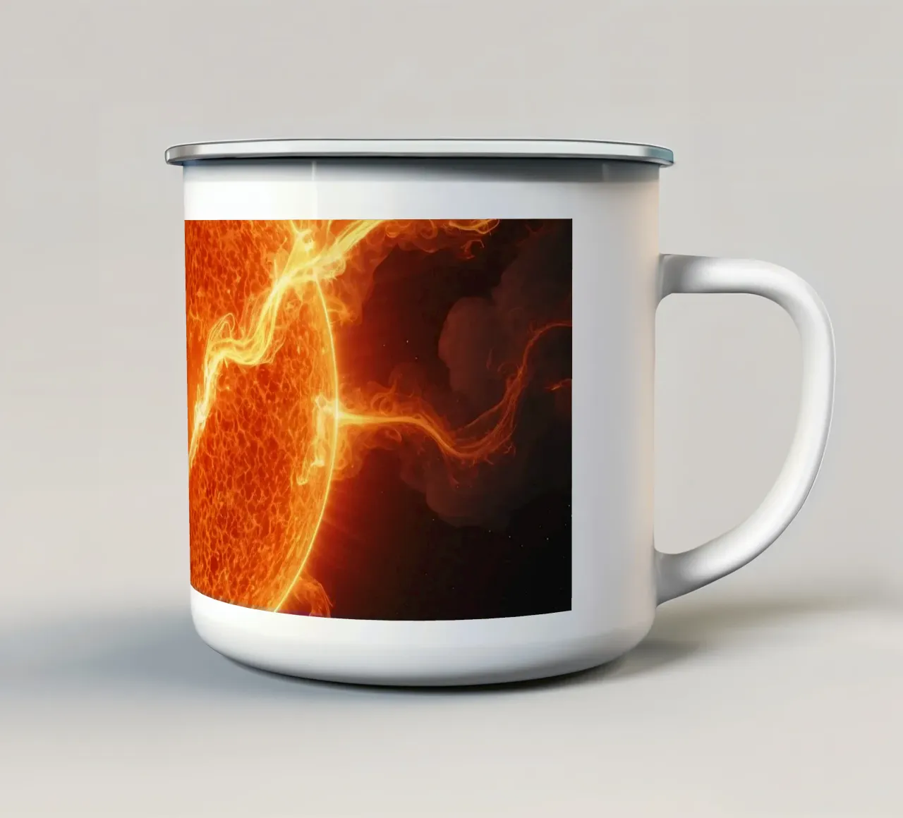 Un sole luminoso che irradia energia su un oceano calmo al tramonto tazza in smalto da DesignDoodle
