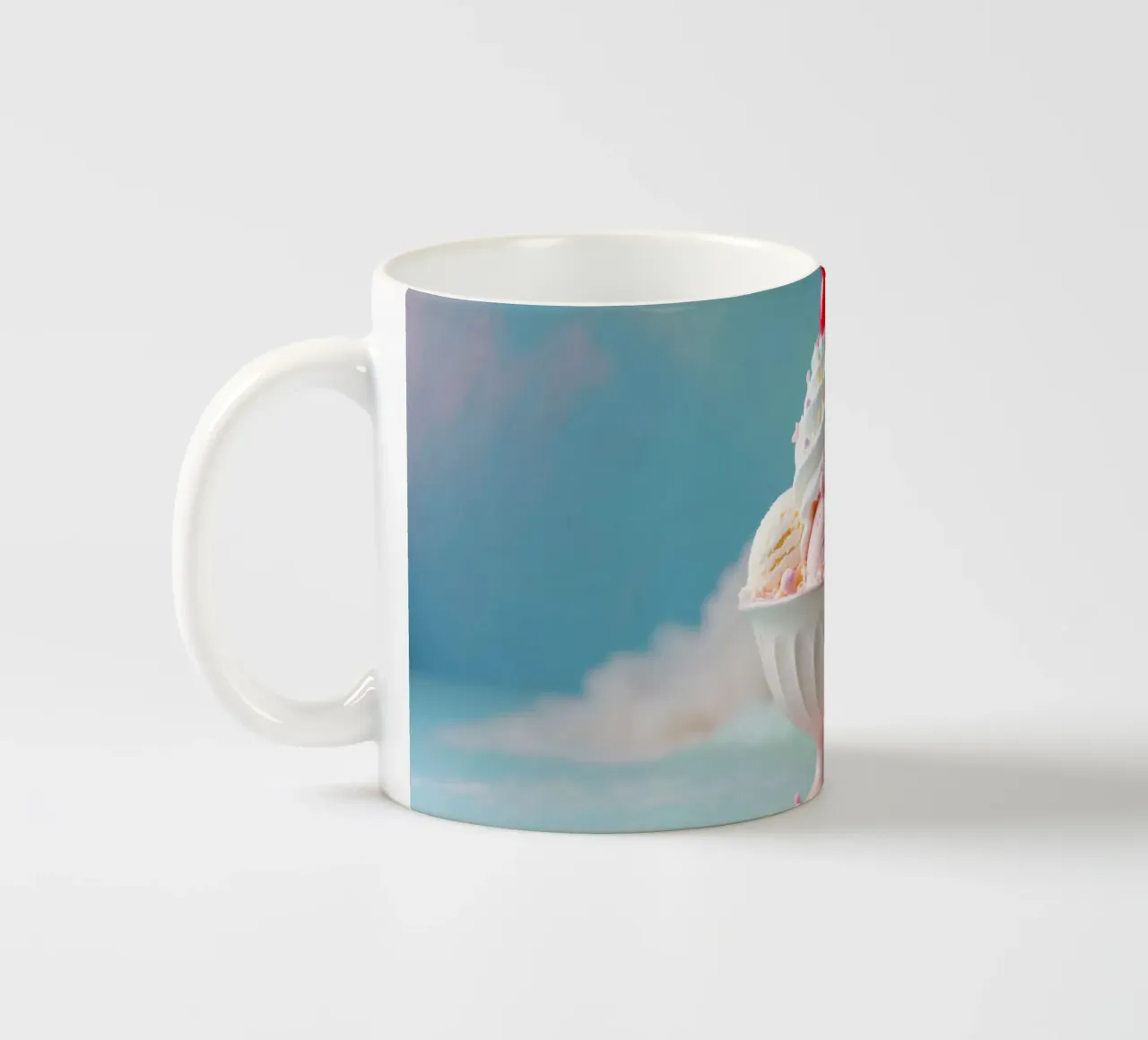Una coloratissima coppa di gelato con ciliegia servita tazza in ceramica da DesignDoodle