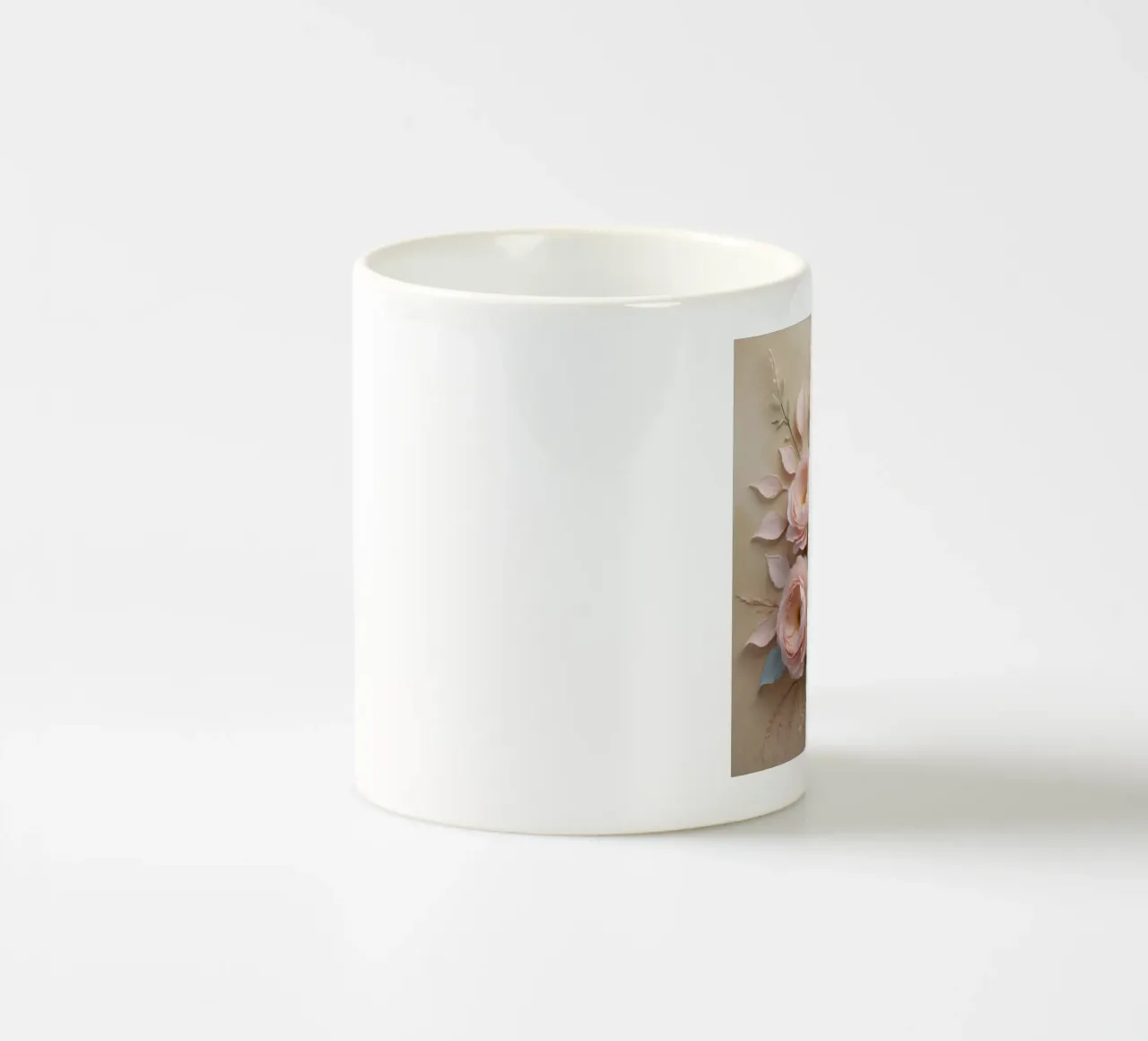 Composizione floreale splendidamente realizzata con tenui colori pastello. tazza in ceramica da DesignDoodle