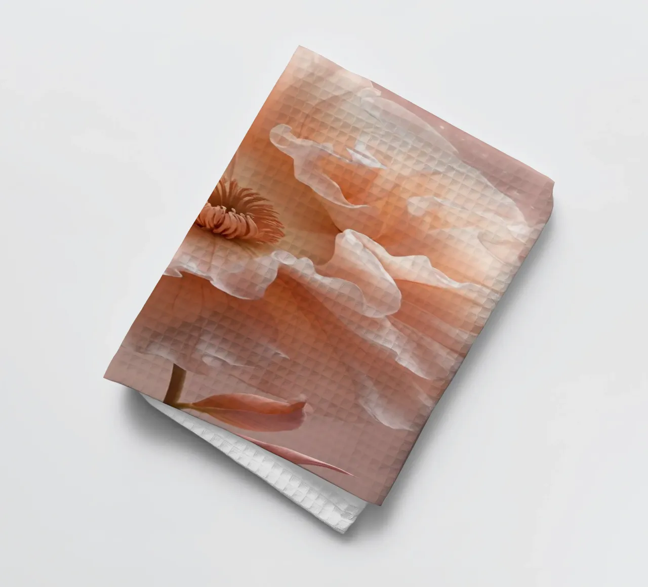 Délicate fleur rose aux pétales ébouriffés, illuminée d'une douce lumière. torchon de DesignDoodle