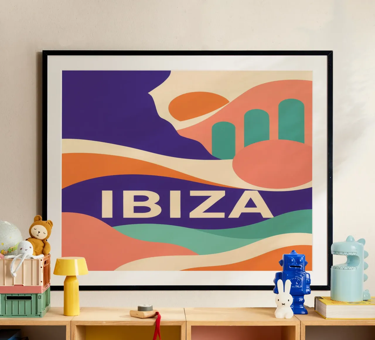 Ibiza - Una fuga colorata sotto il sole delle Baleari poster con telaio in legno da JETLAG | affiches voyage