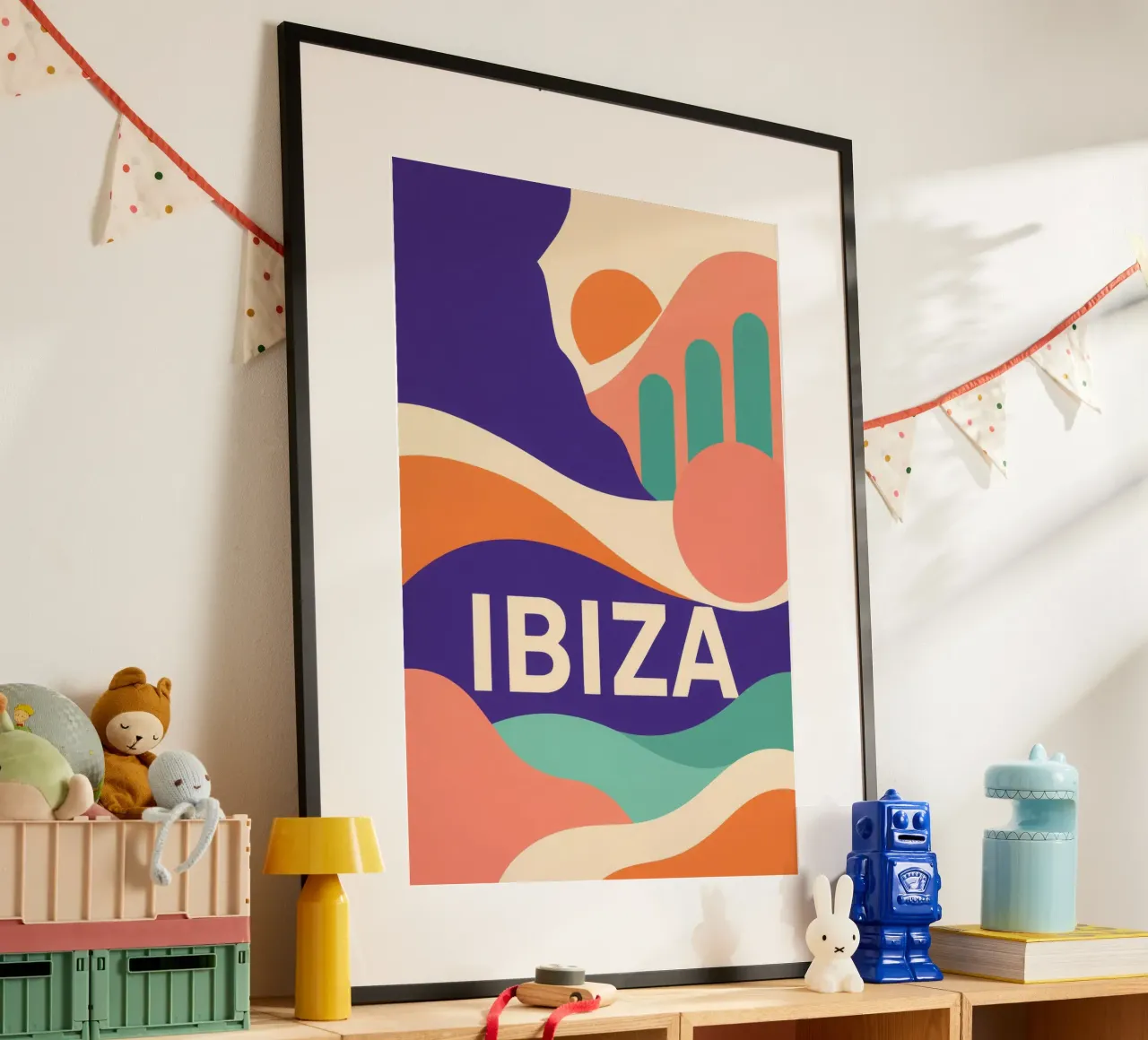 Ibiza - Una fuga colorata sotto il sole delle Baleari poster con telaio in legno da JETLAG | affiches voyage