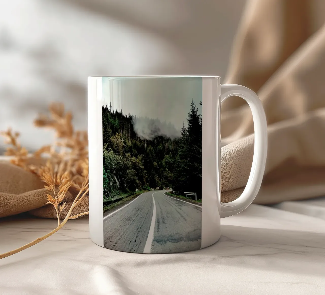 Street In The Forest tazza in ceramica da Sebastian Hilgetag