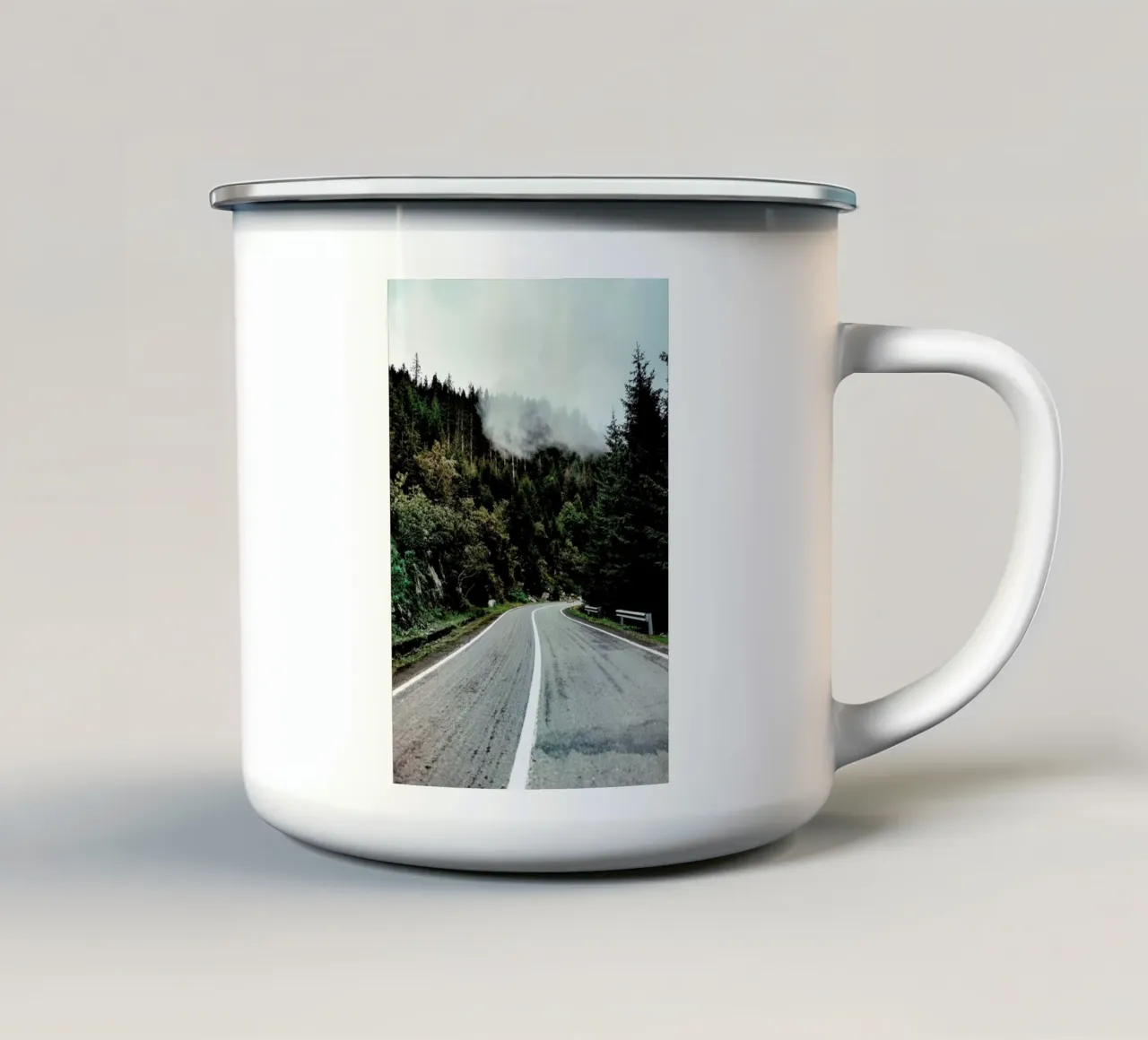 Street In The Forest tazza in smalto da Sebastian Hilgetag