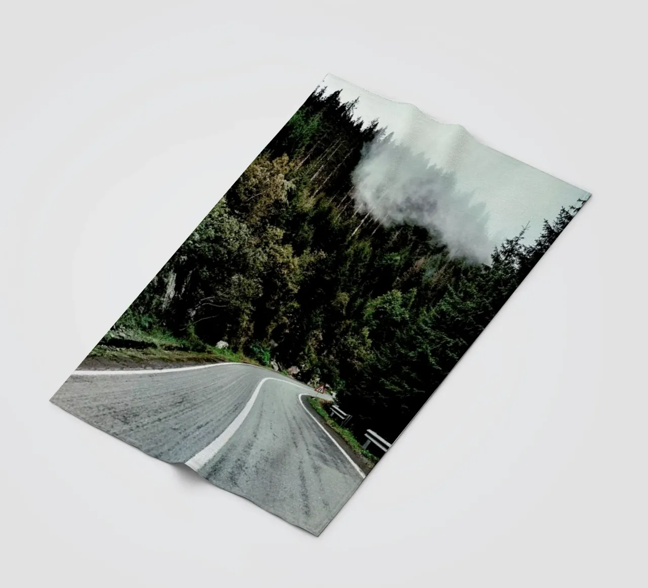 Street In The Forest coperta in pile da Sebastian Hilgetag