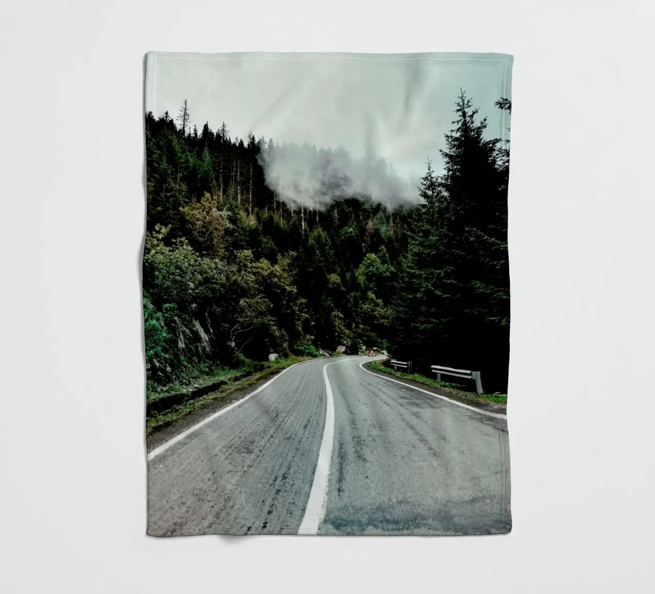 Street In The Forest coperta in pile da Sebastian Hilgetag