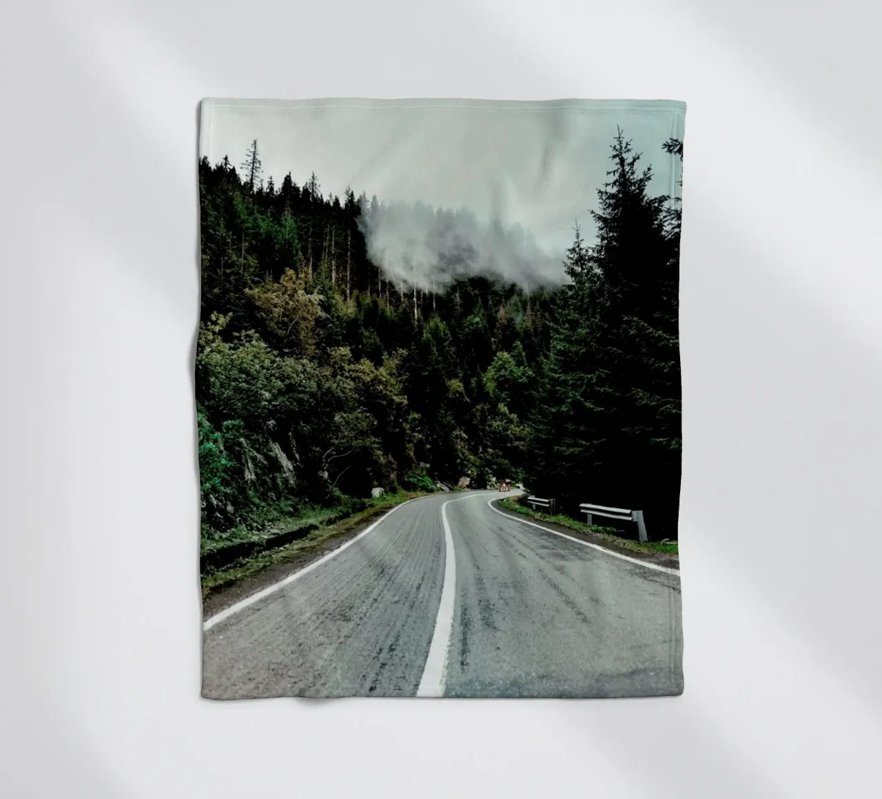 Street In The Forest coperta in pile da Sebastian Hilgetag