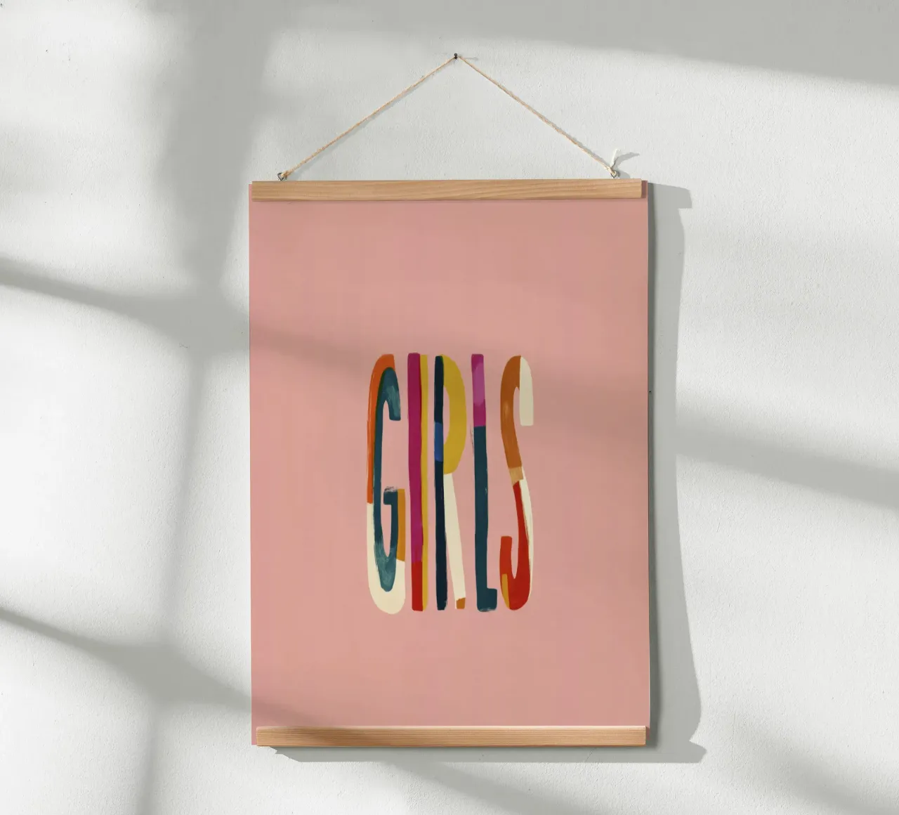 Mädchen Typografie Kunst Hand gezeichnete bunte Buchstaben Pfirsich Poster mit Kunststoffrahmen von Modern Muse