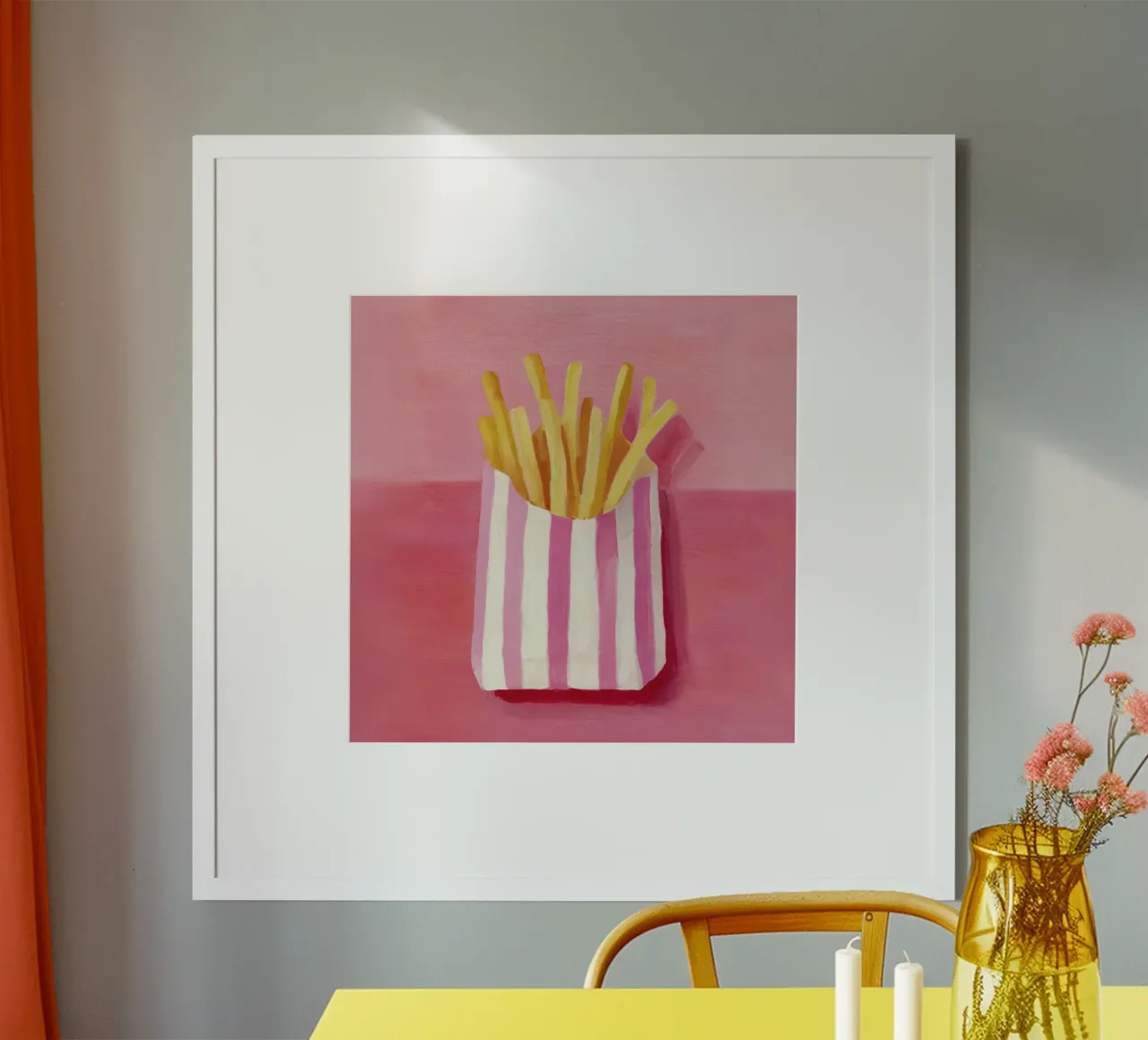 Patatine fritte Borsa a righe rosa Illustrazione alimentare pop art poster con telaio in plastica da Modern Muse