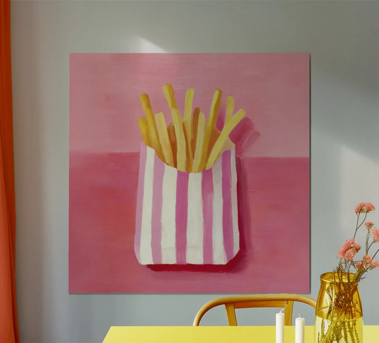 Patatine fritte Borsa a righe rosa Illustrazione alimentare pop art poster con telaio in plastica da Modern Muse