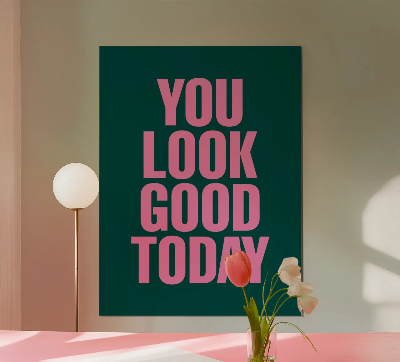Stampa tipografica positiva "You Look Good Today" in rosa verde poster con telaio in alluminio da THE MOTIVATED TYPE