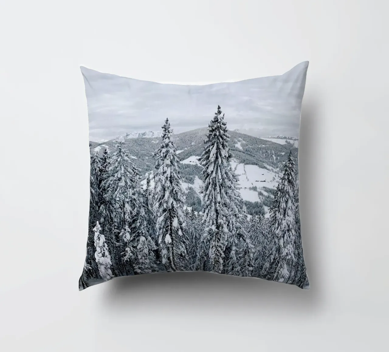 Forest In The Alps cuscino da Sebastian Hilgetag
